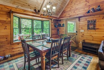 Bear Track Falls Retreat Mtn. Getaway!