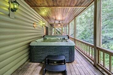 Bear Track Falls Retreat Mtn. Getaway!