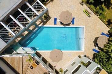 تختخواب و صبحانه High Life Resort And Spa