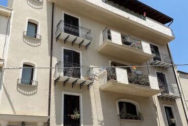 تختخواب و صبحانه Scala Dei Turchi Palace Suites