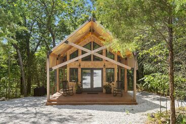 茅舍 Cedar Creek   Glamping In The Ozarks!