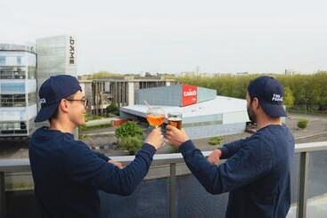 مسافرخانه The People Caen