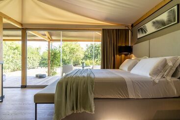 مسافرخانه Infinito Resort