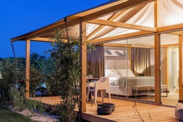 مسافرخانه Infinito Resort