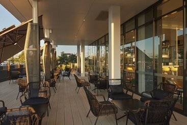 هتل Hilton Garden Inn Busselton