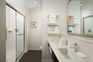 هتل Home2 Suites By Hilton Huntsville Village Of Providence