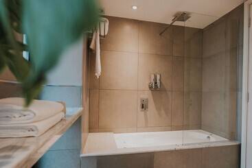 هتل Howard Johnson Plaza La Ribera