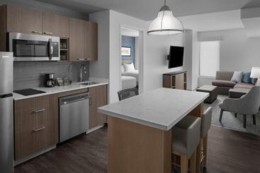 هتل Hyatt House Lansing University Area