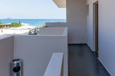 هتل Seaside Living