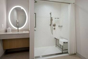 هتل Towneplace Suites Portland Airport Me