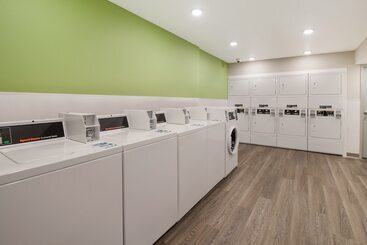 هتل Woodspring Suites East Lansing   University Area