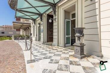 هتل Hotiday Room Collection   Livorno Mascagni