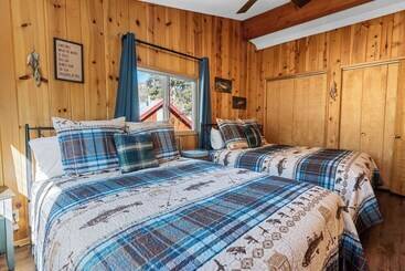Knotty Hideaway