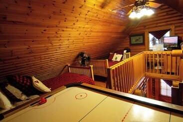 Moose Lodge With Hot Tub