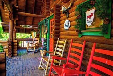 Moose Lodge With Hot Tub