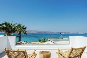 Ostrako Beachside Suites