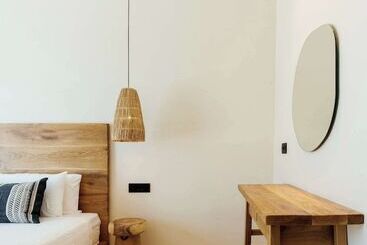 Ostrako Beachside Suites