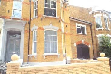 پانسیون Hackney Suites   En Suite Rooms & Amenities