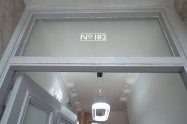 پانسیون Hackney Suites   En Suite Rooms & Amenities