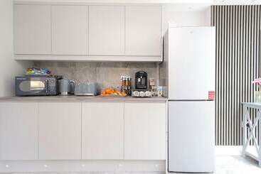 پانسیون Hackney Suites   En Suite Rooms & Amenities
