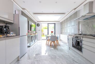 پانسیون Hackney Suites   En Suite Rooms & Amenities