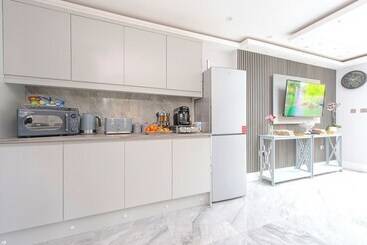 پانسیون Hackney Suites   En Suite Rooms & Amenities