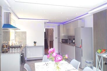پانسیون Hackney Suites   En Suite Rooms & Amenities