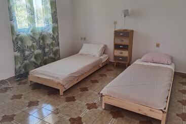 اقامتگاه Freeman Greenlees Hellenic Garden House