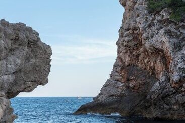 Sea Rocks Residence
