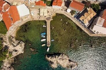 Sea Rocks Residence