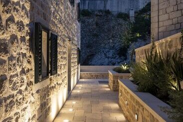 Sea Rocks Residence