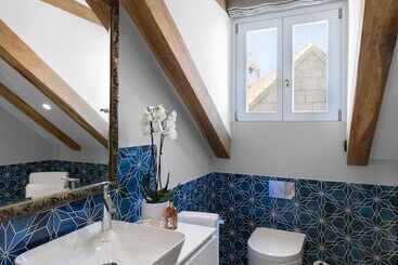 Sea Rocks Residence