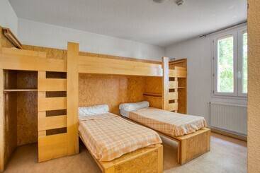 Auberge De Fréjus Saint Raphael   Hostel