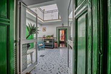 تختخواب و صبحانه Encanto Guesthouse