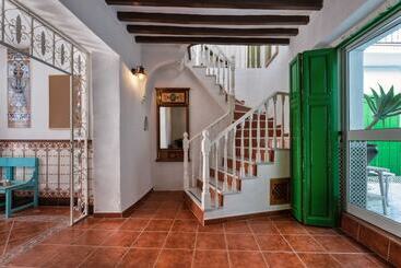 تختخواب و صبحانه Encanto Guesthouse