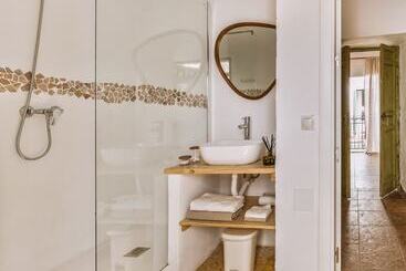تختخواب و صبحانه Encanto Guesthouse