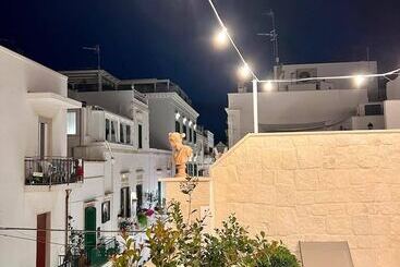تختخواب و صبحانه Incentro Domus