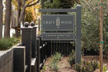 تختخواب و صبحانه The Craft House Inn