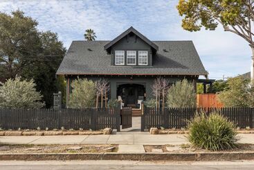 تختخواب و صبحانه The Craft House Inn