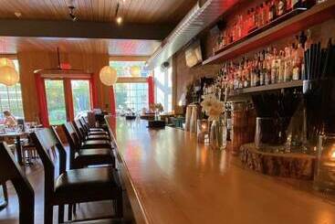 Buttermilk Falls Inn