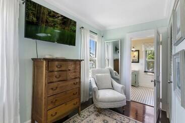 Charming Old Northwood Home ~ 3 Mi To Beach!