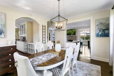 Charming Old Northwood Home ~ 3 Mi To Beach!