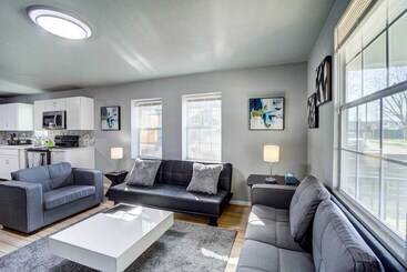 Convenient Tulsa Home 2 Mi To Downtown!