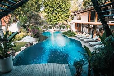 Deep Roots Dive & Yoga Resort