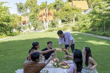 Deep Roots Dive & Yoga Resort