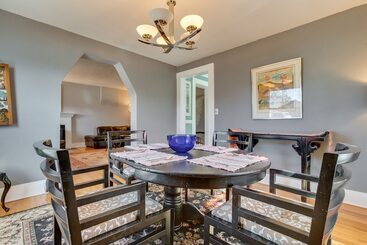 2 Mi To Washington Park: Convenient Denver Home!