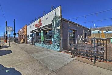 2 Mi To Washington Park: Convenient Denver Home!
