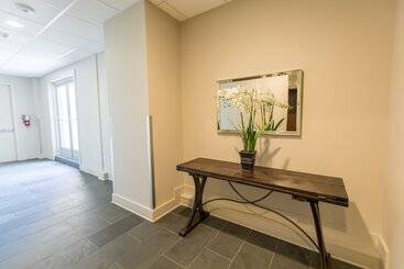 Elegant Studio Near French Quarter