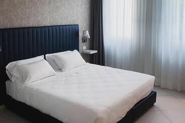 簡易ホテル Palma Mysuite Lago Di Garda