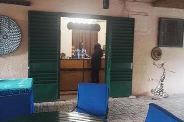 هتل Hôtel Les Palmiers